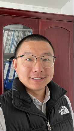 越都碎紙機(jī)總經(jīng)理鄧浩